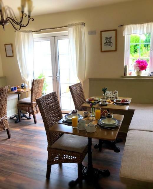 The Happy Pig Hotel Kenmare Ngoại thất bức ảnh